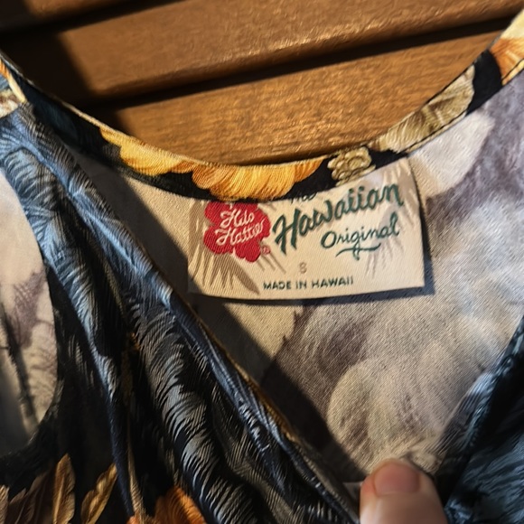 Hilo Hattie maxi sz Small , stretchy, body con - Picture 3 of 3